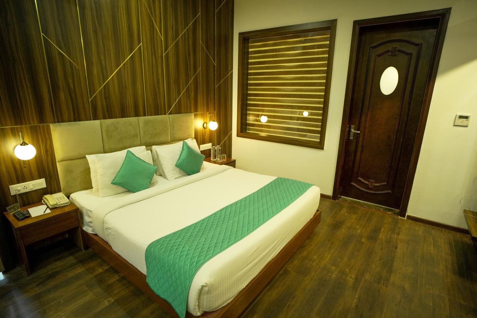 Hotel Krinoscco Ayodhya Extérieur photo