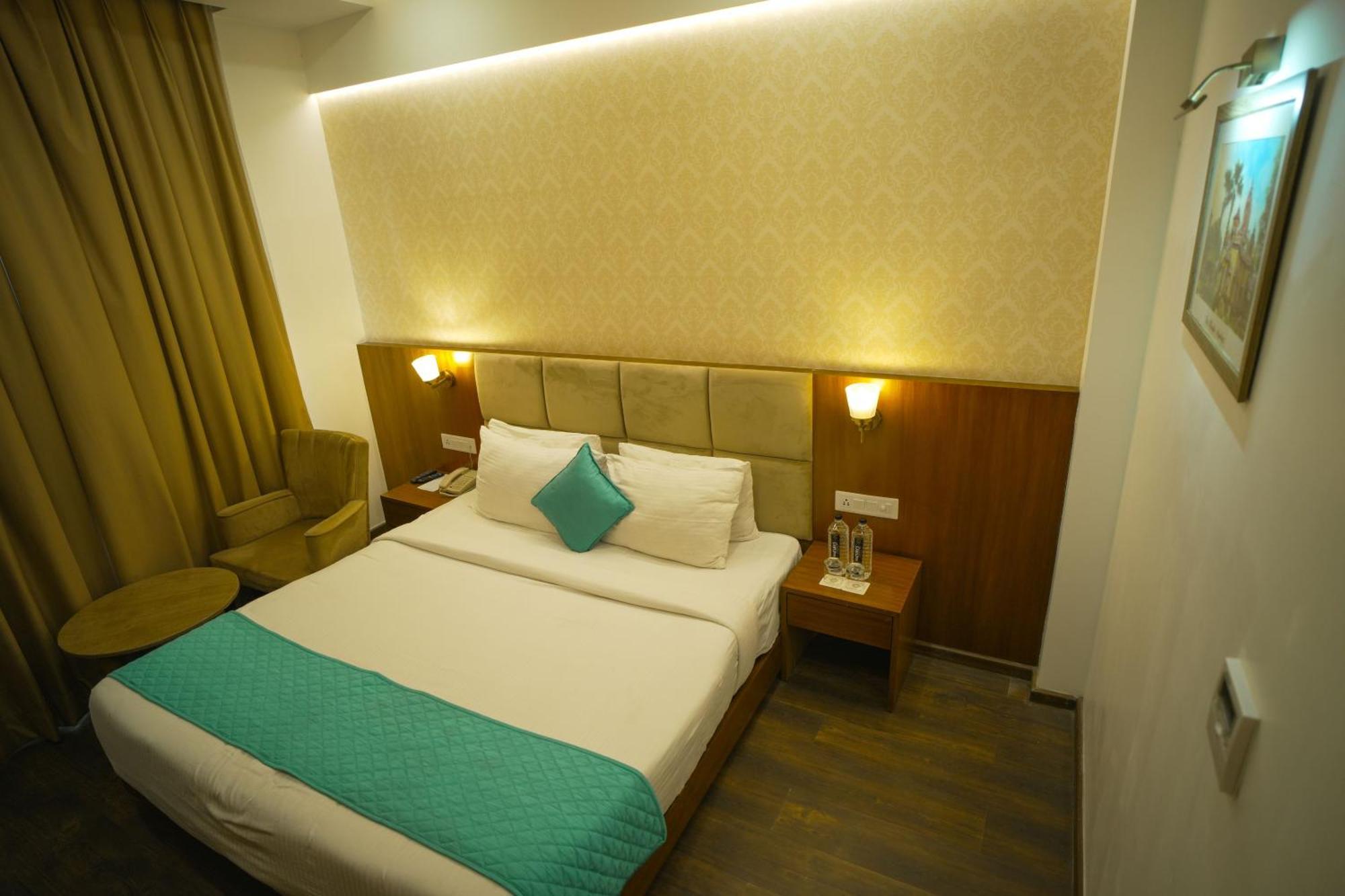 Hotel Krinoscco Ayodhya Extérieur photo